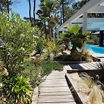 California Piscine Chauffee 14x4m Moulleau Abatilles 10 Pers