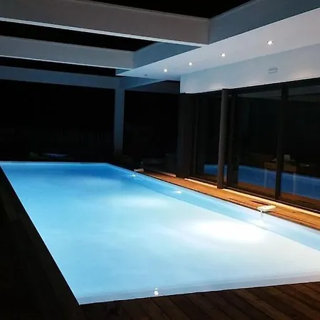 California Piscine Chauffee 14x4m Moulleau Abatilles 10 Pers Willa